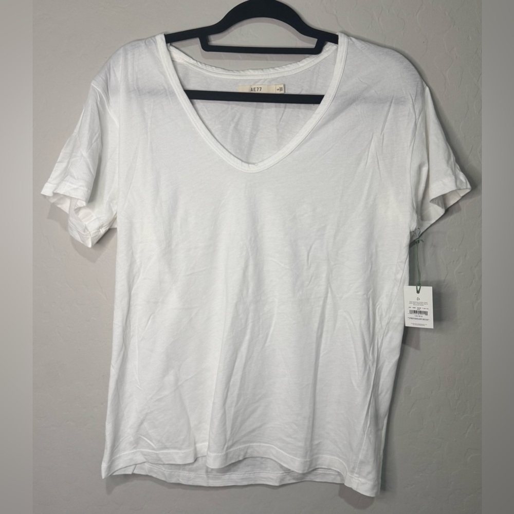 AE77 Premium Collection by American Eagle White V-neck Short Sleeve T-Shirt